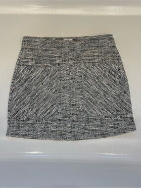 Le Lis Collection Black & White Textured Mini Skirt SP Petite